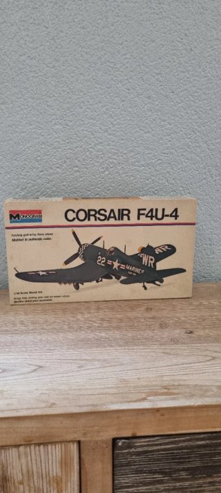 Maqueta Monogram Corsair F4U-4