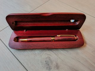 Penna a sfera con astuccio in legno