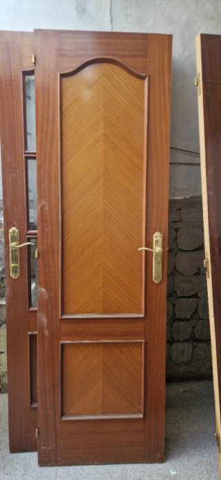 3 Puertas de madera con acabado clásico las 3, 50€