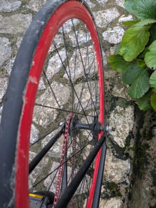 Bicicleta Fixie Negra y Roja
