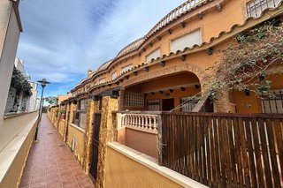 Casa adosada en venta en Urbanizaciones en Guardamar del Segura