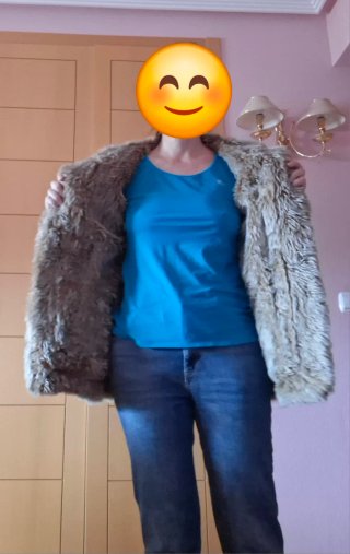 Chaqueta vaquera con capucha y pelo