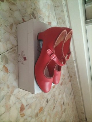 Tacones de gitana rojos