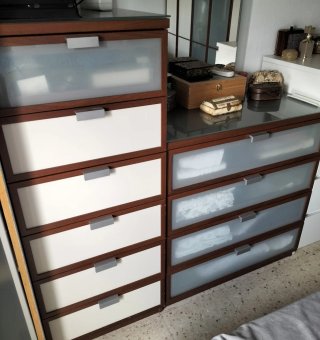 Cómoda de dormitorio con cajones