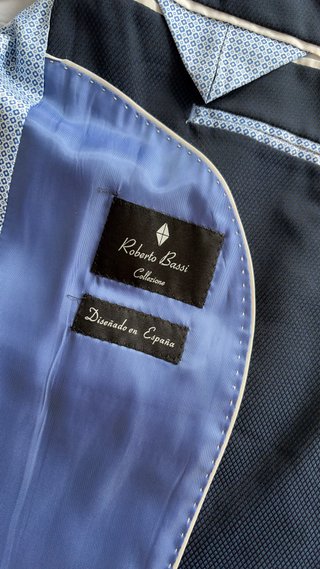 Traje Roberto Bassi azul y camisa