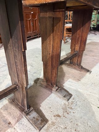 Mesa de mármol y madera
