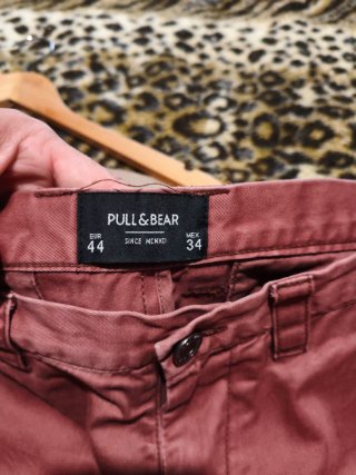 Pantalón chino Pull&Bear rojo