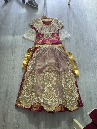 Traje de Fallera Rojo y Dorado