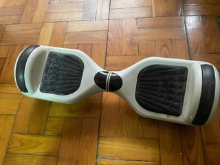 Hoverboard blanco y negro