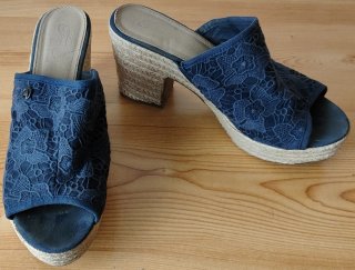 Sandalias Tacón Azules con Detalle Floral Talla 41