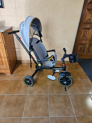 Triciclo para bebé con capota
