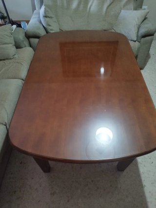 Mesa de Comedor de Madera, cristal y ropa camilla