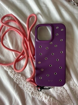 Funda iPhone 16 Pro Max MUK Morado
