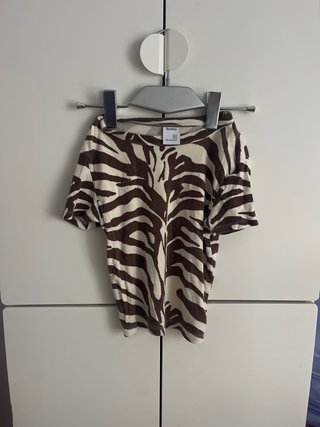 Top Bershka Estampado Animal Talla XS