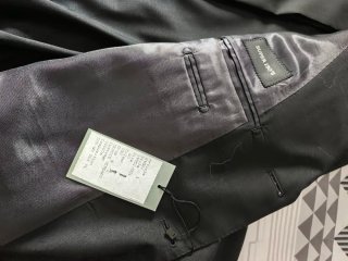 Elegante traje Sergio Versari Talla 60 Negro