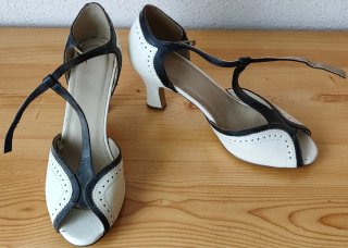 Zapatos Tacón Abiertos Blanco y Negro Talla 41