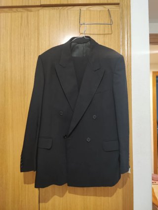 Traje italiano negro hombre