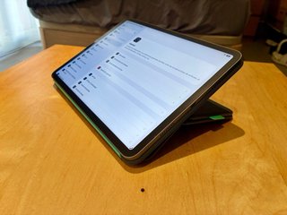 Funda con Teclado Logitech Flip Folio 11”