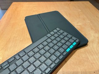 Funda con Teclado Logitech Flip Folio 11”