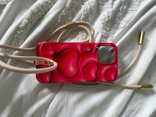 Funda iPhone 16 Pro Max Guess Corazones