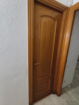 ** Urge venta ** 4 Puerta madera maciza 20€ x cada