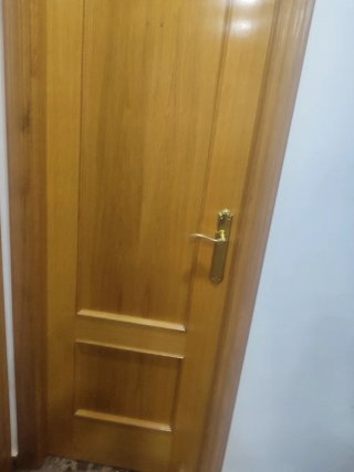 Puerta Roble 62cm Izquierda Baño. Garcés de 10 cm.