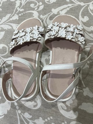 Sandalias de Niña con Flores Talla 32