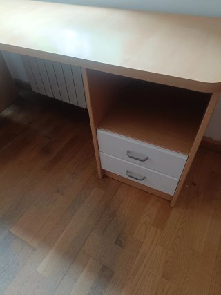 Mesa de estudio con cajonera