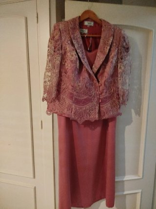 Traje de madrina-acompañante boda rosa con encaje
