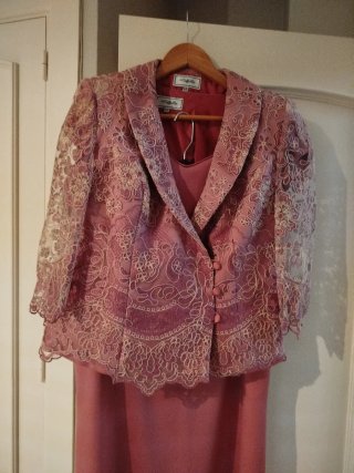 Traje de madrina-acompañante boda rosa con encaje