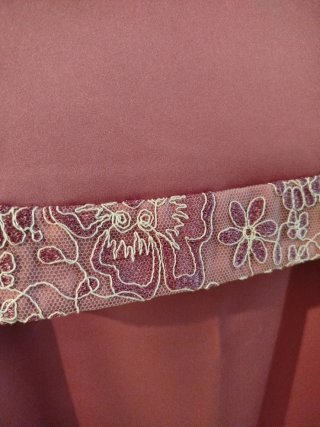 Traje de madrina-acompañante boda rosa con encaje