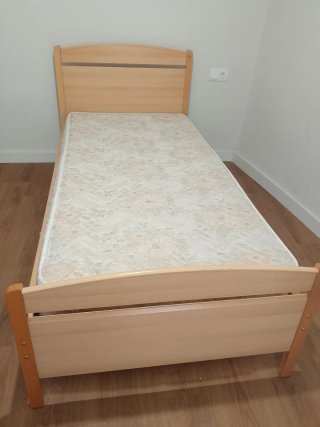 2 Camas de madera con colchón