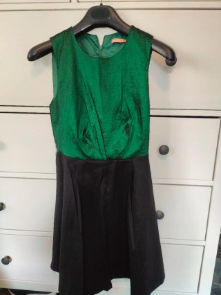 Vestido corto verde y negro