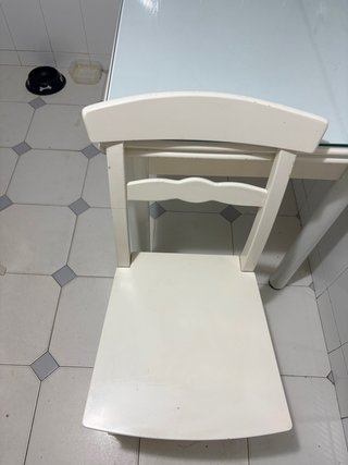 Mesa cristal y madera blanca extensible con cajón.