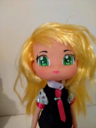 Muñeca Piny Julia de Famosa