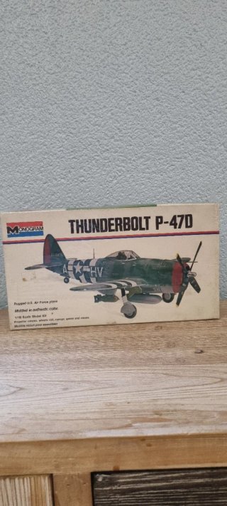 Maqueta Monogram Thunderbolt P-47D