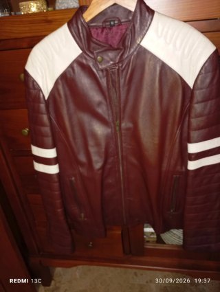 Chaqueta de cuero roja y blanca Talla M