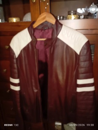 Chaqueta de cuero roja y blanca Talla M