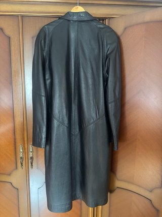Abrigo de Cuero Negro
