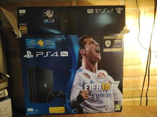PS4 Pro FIFA 18 Edición Limitada (solo caja)