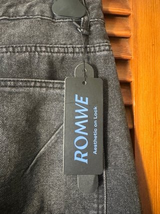 Pantalón Vaquero Negro Estilo Desgastado