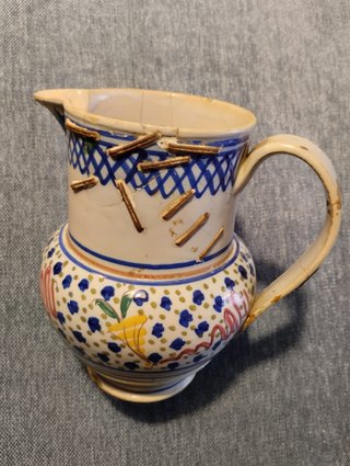Jarra antigua artesanal floreada