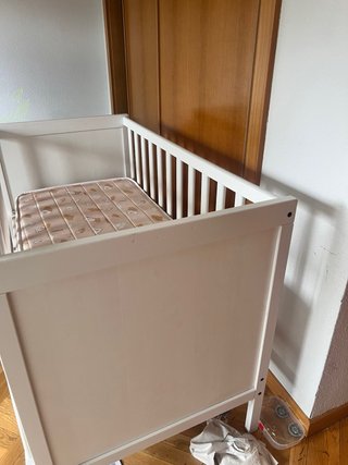 Cuna Blanca con Colchón y Ropa de Cama