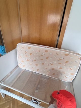 Cuna Blanca con Colchón y Ropa de Cama