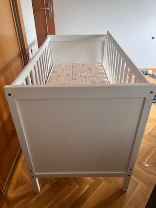 Cuna Blanca con Colchón y Ropa de Cama