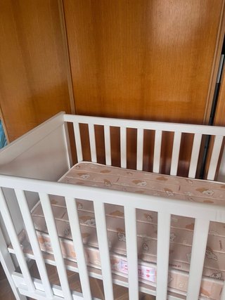 Cuna Blanca con Colchón y Ropa de Cama