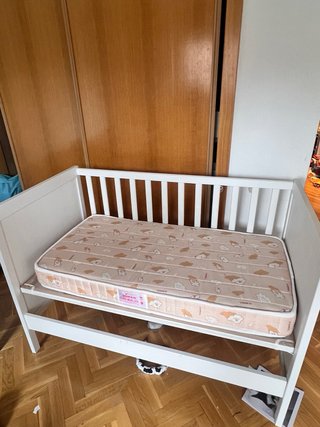 Cuna Blanca con Colchón y Ropa de Cama
