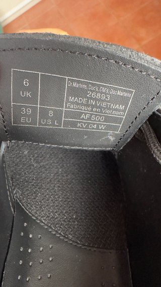 Zapatos Dr. Martens charol cordones negros