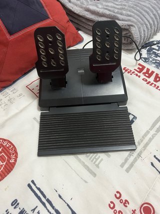 Volante y Pedales PS4 Logitech