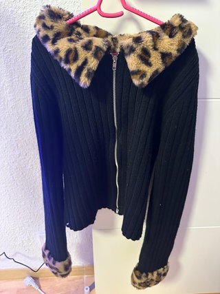 Chaqueta Fina Negra con Detalles de Leopardo